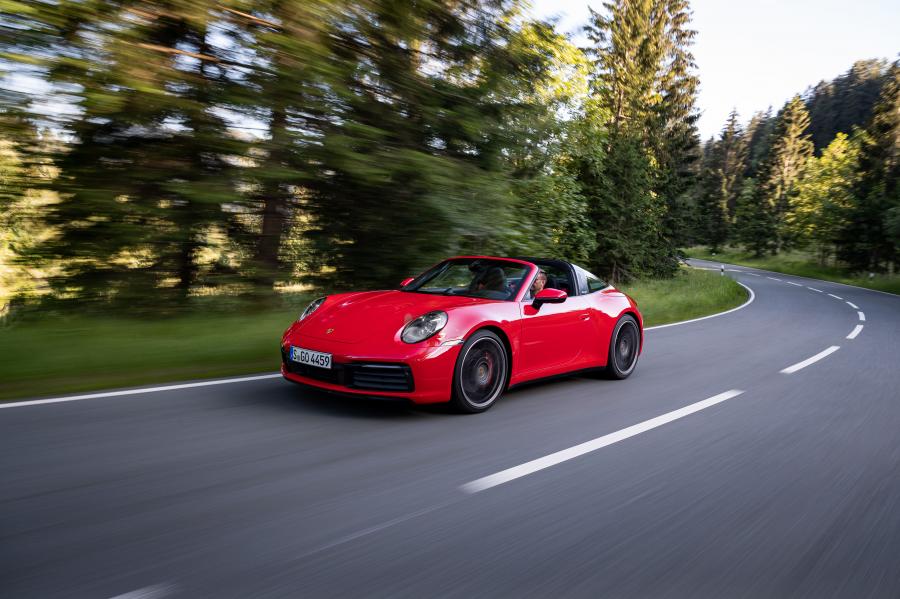  Porsche 911 Targa 4S (992) 2020 года  (WW) (фото 15 из 43)